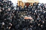 פולע גאלעריע: ניחום אבלים בחצר הקודש קרעטשניף סיגעט 
