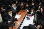 פולע גאלעריע: ניחום אבלים בחצר הקודש קרעטשניף סיגעט 