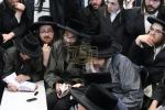 פולע גאלעריע: ניחום אבלים בחצר הקודש קרעטשניף סיגעט 