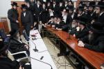 פולע גאלעריע: ניחום אבלים בחצר הקודש קרעטשניף סיגעט 