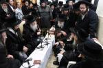 פולע גאלעריע: ניחום אבלים בחצר הקודש קרעטשניף סיגעט 