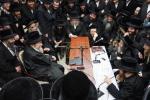 פולע גאלעריע: ניחום אבלים בחצר הקודש קרעטשניף סיגעט 