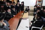פולע גאלעריע: ניחום אבלים בחצר הקודש קרעטשניף סיגעט 