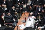 פולע גאלעריע: ניחום אבלים בחצר הקודש קרעטשניף סיגעט 