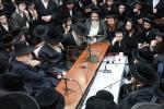 פולע גאלעריע: ניחום אבלים בחצר הקודש קרעטשניף סיגעט 