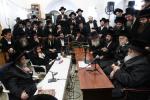 פולע גאלעריע: ניחום אבלים בחצר הקודש קרעטשניף סיגעט 