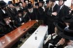 פולע גאלעריע: ניחום אבלים בחצר הקודש קרעטשניף סיגעט 