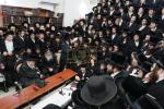 פולע גאלעריע: ניחום אבלים בחצר הקודש קרעטשניף סיגעט 