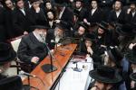 פולע גאלעריע: ניחום אבלים בחצר הקודש קרעטשניף סיגעט 