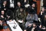 פולע גאלעריע: ניחום אבלים בחצר הקודש קרעטשניף סיגעט 