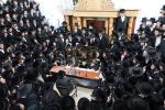פולע גאלעריע: ניחום אבלים בחצר הקודש קרעטשניף סיגעט 