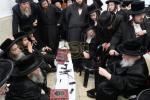 פולע גאלעריע: ניחום אבלים בחצר הקודש קרעטשניף סיגעט 