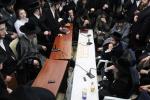 פולע גאלעריע: ניחום אבלים בחצר הקודש קרעטשניף סיגעט 