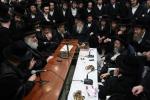 פולע גאלעריע: ניחום אבלים בחצר הקודש קרעטשניף סיגעט 
