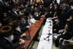 פולע גאלעריע: ניחום אבלים בחצר הקודש קרעטשניף סיגעט 