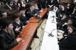 פולע גאלעריע: ניחום אבלים בחצר הקודש קרעטשניף סיגעט 