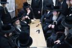 פולע גאלעריע: ניחום אבלים בחצר הקודש קרעטשניף סיגעט 