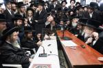 פולע גאלעריע: ניחום אבלים בחצר הקודש קרעטשניף סיגעט 