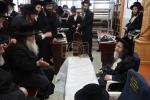 פולע גאלעריע: ניחום אבלים בחצר הקודש קרעטשניף סיגעט 