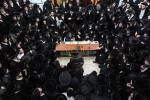 פולע גאלעריע: ניחום אבלים בחצר הקודש קרעטשניף סיגעט 