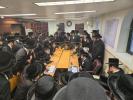 כ"ק אדמו"ר מסאטמאר שליט"א ביים מנחם אבל זיין בני כ"ק אדמו"ר מקרעטשניף סיגעט זצ"ל