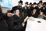 מעמד מסיבת לחיים בבית הרה"ק רבי יעקב מאיר שעכטער שליט"א לרגל הוצאה לאור הספר החדש "דורשי יחודך" יסודי היהדות ח"ב