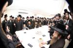 מעמד מסיבת לחיים בבית הרה"ק רבי יעקב מאיר שעכטער שליט"א לרגל הוצאה לאור הספר החדש "דורשי יחודך" יסודי היהדות ח"ב
