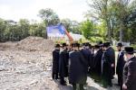 כ"ק מרן אדמו"ר מסאטמאר שליט"א באזוכט ביים שטח הבנוי' פון נייע תלמוד תורה געביידע "בנין יואל לאנדא" אין קרית יואל