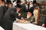 מעמד קבלת פנים בחצר הקודש וויזניץ נאכן צוריק קומען פון כ"ק אדמו"ר מוויזניץ שליט"א נאכן צוריק קומען פון שווייץ