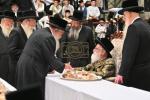 מעמד קבלת פנים בחצר הקודש וויזניץ נאכן צוריק קומען פון כ"ק אדמו"ר מוויזניץ שליט"א נאכן צוריק קומען פון שווייץ
