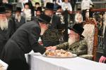 מעמד קבלת פנים בחצר הקודש וויזניץ נאכן צוריק קומען פון כ"ק אדמו"ר מוויזניץ שליט"א נאכן צוריק קומען פון שווייץ