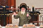מעמד קבלת פנים בחצר הקודש וויזניץ נאכן צוריק קומען פון כ"ק אדמו"ר מוויזניץ שליט"א נאכן צוריק קומען פון שווייץ