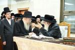 כ"ק אדמו"ר מצאנז שליט"א ביי קבלת קהל בבית מדרשו אין קרית צאנז ירושלים.   