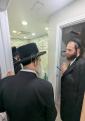 הגאון רבי יעקב זיידה שליט"א דומ"ץ ויזניץ וויליאמסבורג קוקט איבער די הידורים פונעם “מקוה טהרה" פון קאסא גראנדע אריזאנע