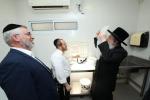 Main image for הרה"ג ר' פנחס פאדווא שליט"א גאב"ד קהילת שומרי הדת אין אנטווערפן און רב דמערכת הכשרות המהודרת חוג חתם סופר פתח תקוה ביי א באזוך אין ארה"ק צו מיטהאלטן די השגחה און הידורים פון די נאנט