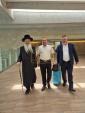 הרה"ג ר' פנחס פאדווא שליט"א גאב"ד קהילת שומרי הדת אין אנטווערפן און רב דמערכת הכשרות המהודרת חוג חתם סופר פתח תקוה ביי א באזוך אין ארה"ק צו מיטהאלטן די השגחה און הידורים פון די נאנט