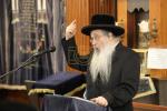 הרה"ג ר' פנחס פאדווא שליט"א גאב"ד קהילת שומרי הדת אין אנטווערפן און רב דמערכת הכשרות המהודרת חוג חתם סופר פתח תקוה ביי א באזוך אין ארה"ק צו מיטהאלטן די השגחה און הידורים פון די נאנט