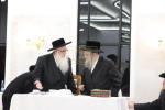 כ"ק אדמו"ר מצאנז שליט"א נעמט אויף קהל חסידיו אין שטאט אלעד