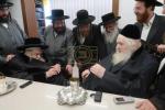כ"ק אדמו"ר מתולדות אברהם יצחק שליט"א באזוכט ביי כ"ק גאב"ד ירושלים שליט"א 