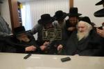כ"ק אדמו"ר מתולדות אברהם יצחק שליט"א באזוכט ביי כ"ק גאב"ד ירושלים שליט"א 