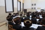 הגה"צ אב"ד צאנז ארה"ב שליט"א אויף א ביקור חיזוק בקרב בני קהילתו לרגל ימים הנוראים הבעלל"ט