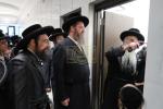 הגה"צ אב"ד צאנז ארה"ב שליט"א אויף א ביקור חיזוק בקרב בני קהילתו לרגל ימים הנוראים הבעלל"ט