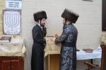 הגה"צ אב"ד צאנז ארה"ב שליט"א אויף א ביקור חיזוק בקרב בני קהילתו לרגל ימים הנוראים הבעלל"ט