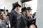 הגה"צ אב"ד צאנז ארה"ב שליט"א אויף א ביקור חיזוק בקרב בני קהילתו לרגל ימים הנוראים הבעלל"ט