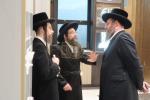 הגה"צ אב"ד צאנז ארה"ב שליט"א אויף א ביקור חיזוק בקרב בני קהילתו לרגל ימים הנוראים הבעלל"ט
