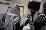 הגה"צ אב"ד צאנז ארה"ב שליט"א אויף א ביקור חיזוק בקרב בני קהילתו לרגל ימים הנוראים הבעלל"ט