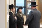 הגה"צ אב"ד צאנז ארה"ב שליט"א אויף א ביקור חיזוק בקרב בני קהילתו לרגל ימים הנוראים הבעלל"ט