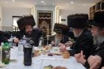 הגה"צ אב"ד צאנז ארה"ב שליט"א אויף א ביקור חיזוק בקרב בני קהילתו לרגל ימים הנוראים הבעלל"ט