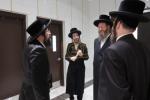 הגה"צ אב"ד צאנז ארה"ב שליט"א אויף א ביקור חיזוק בקרב בני קהילתו לרגל ימים הנוראים הבעלל"ט