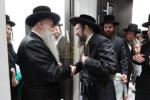 הגה"צ אב"ד צאנז ארה"ב שליט"א אויף א ביקור חיזוק בקרב בני קהילתו לרגל ימים הנוראים הבעלל"ט